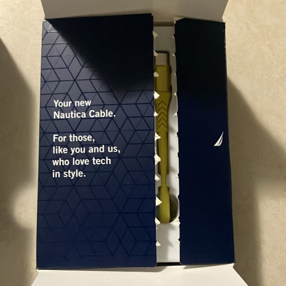 NWT Nautica USB-C to USB-A 7ft cable - Picture 7 of 9